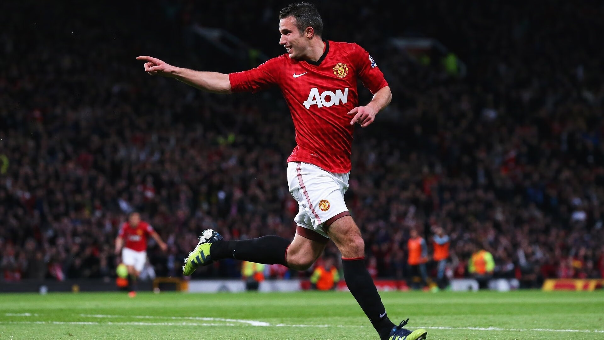 世界杯黑马回国受英雄式欢迎 球迷机场接机万人空巷