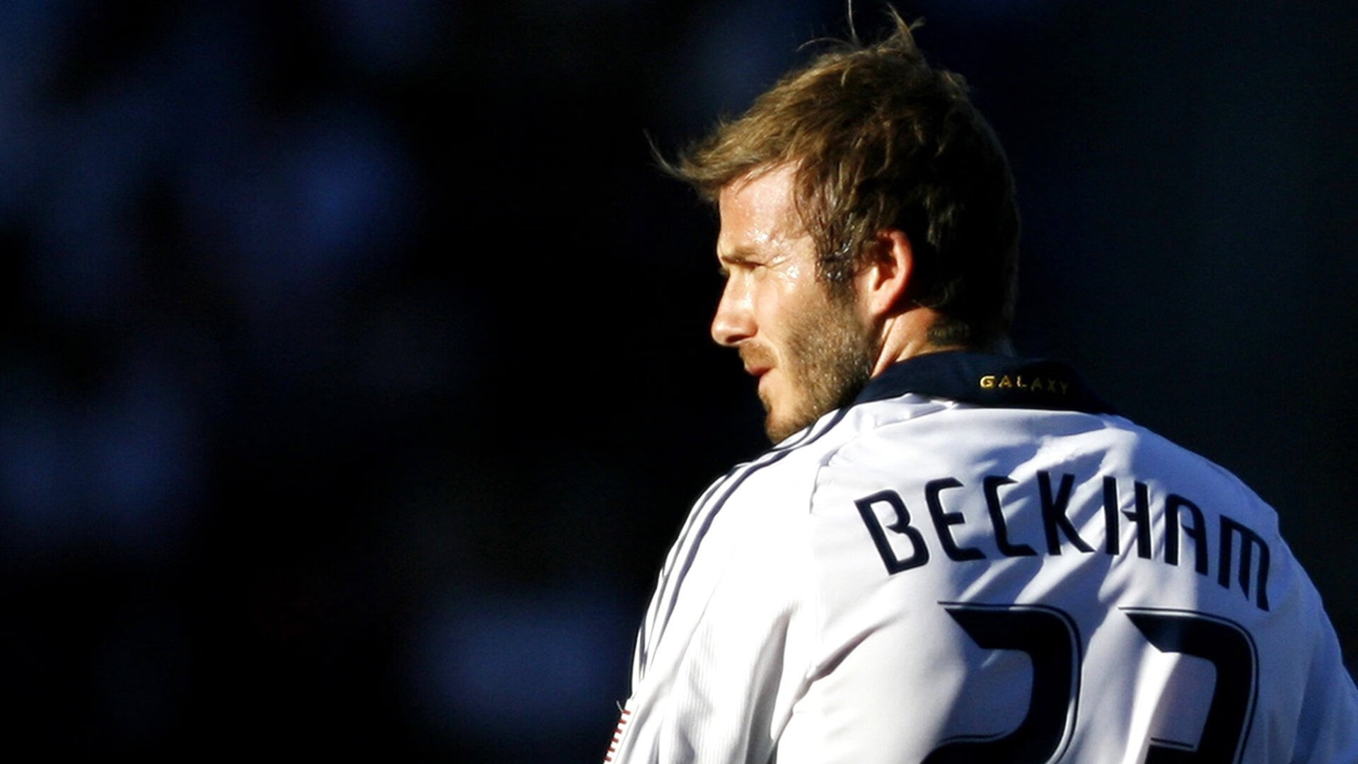 世界杯第二比赛日：英格兰大胜亮相 新星戴帽抢镜